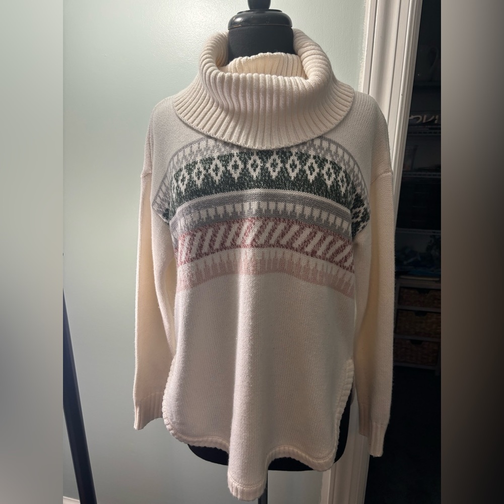 New - New York & Company turtleneck. Ivory in color with design on front - SZ S